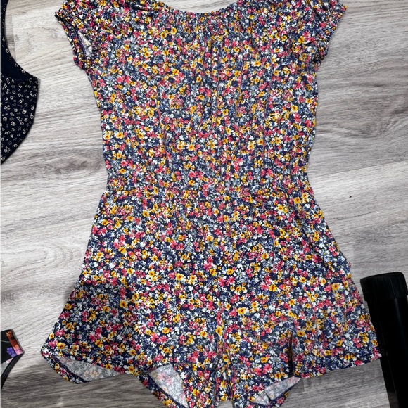 A selection of girls dresses, tops, leggings, accessories all in EUC. - Picture 6 of 12